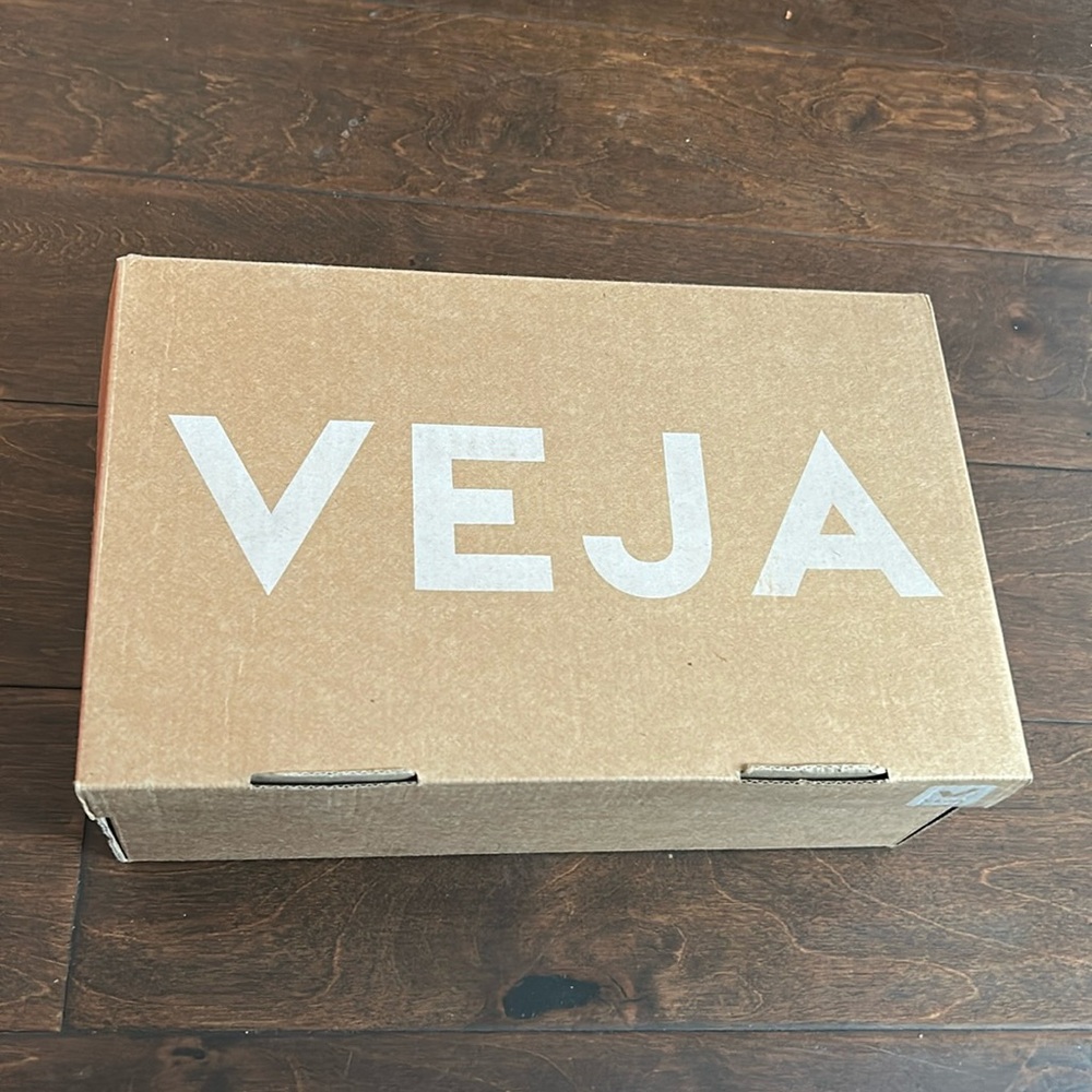 Veja empty shoe box Sz 8